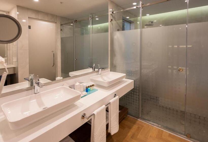 סוויטה דלוקס, Concorde Tower Hotel & Casino