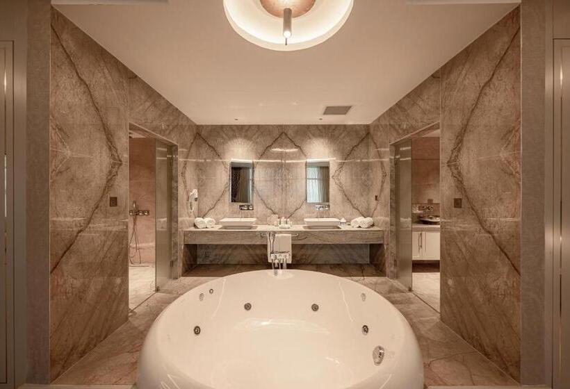 סוויטה, Concorde Tower Hotel & Casino