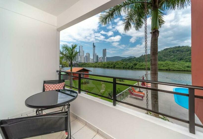 Люкс Премиум, Rizzu Marina