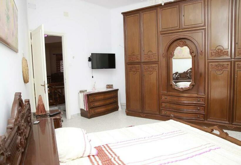 اتاق لوکس, Dar Henani