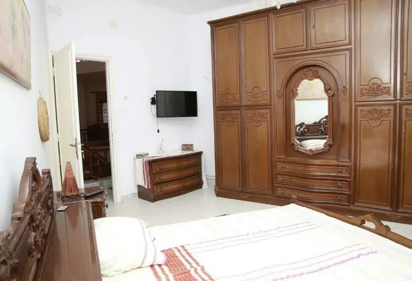 اتاق لوکس, Dar Henani