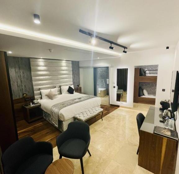 اتاق خانوادگی, The Village Boutique And Spa