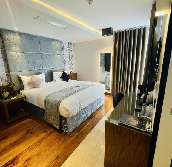 اتاق لوکس با بالکن, The Village Boutique And Spa