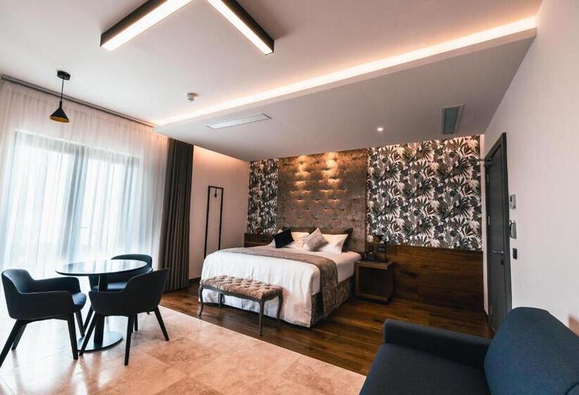 سوییت جونیور با بالکن, The Village Boutique And Spa