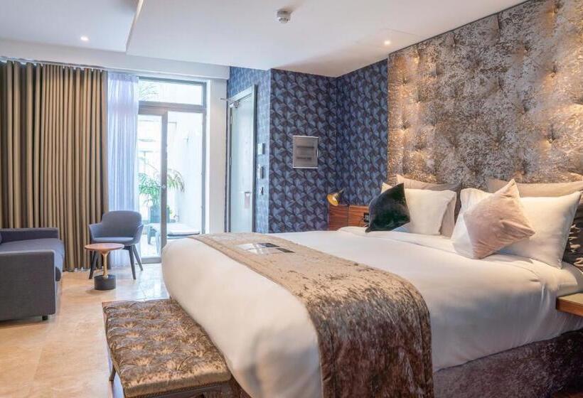 سوییت جونیور با بالکن, The Village Boutique And Spa