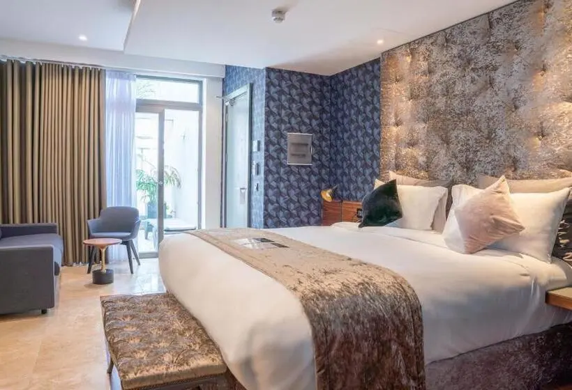 سوییت جونیور با بالکن, The Village Boutique And Spa