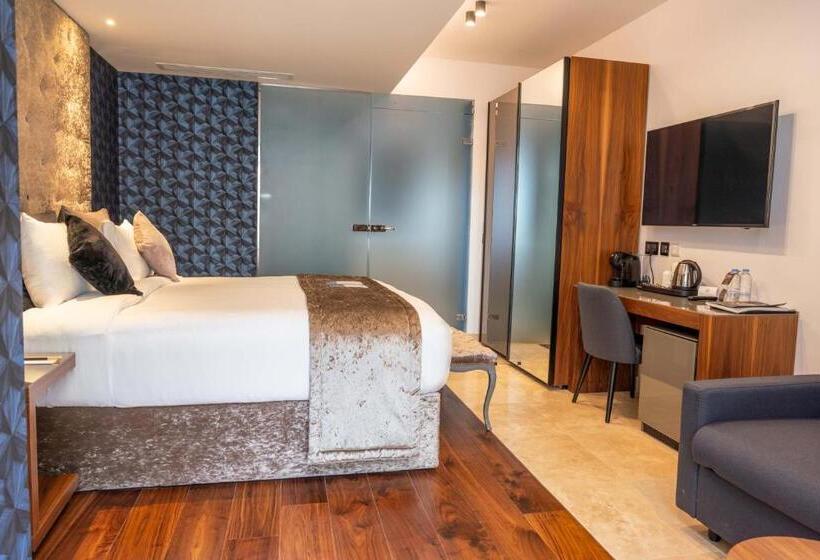 سوییت جونیور با بالکن, The Village Boutique And Spa