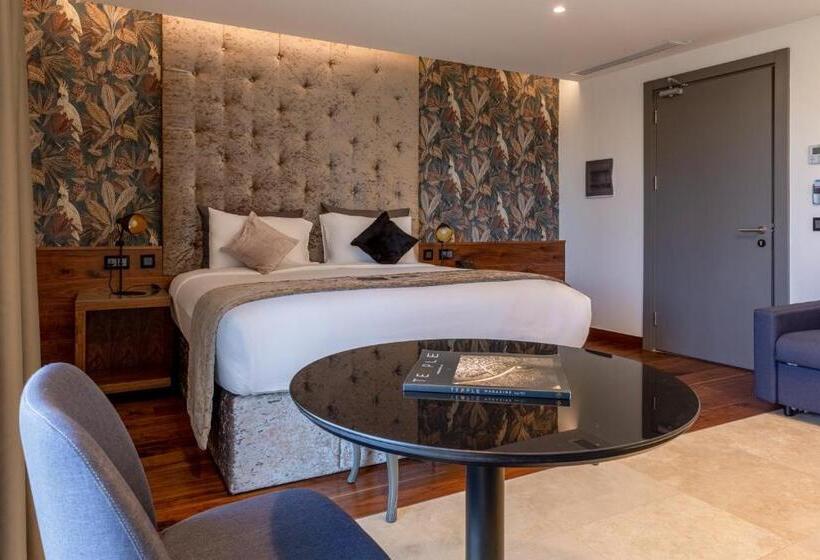 سوییت جونیور با بالکن, The Village Boutique And Spa