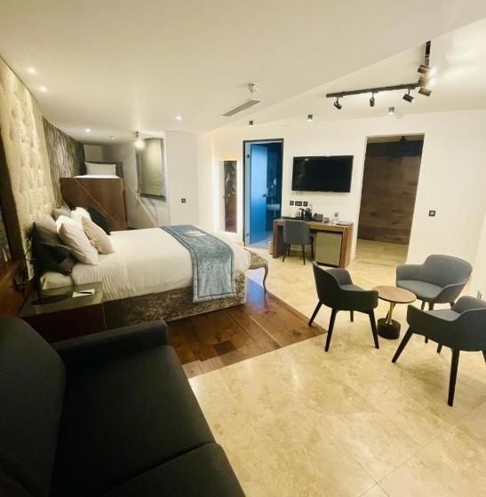 اتاق لوکس خانوادگی, The Village Boutique And Spa