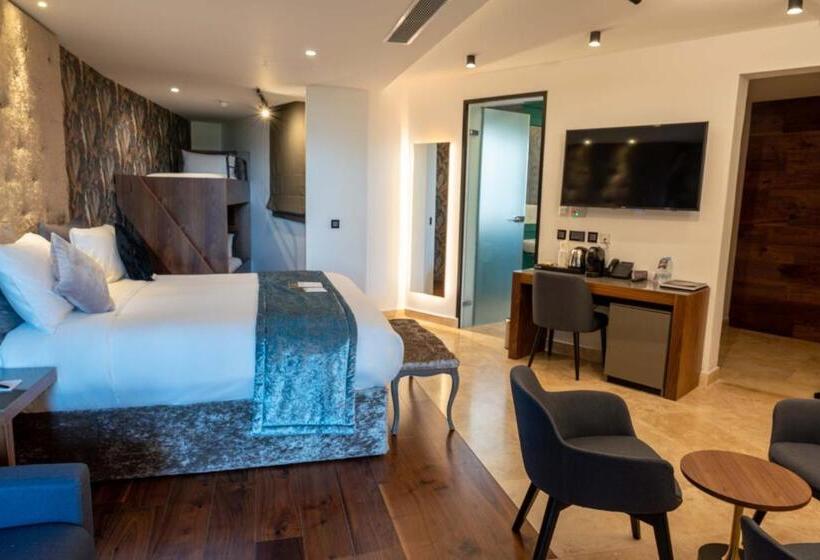 اتاق لوکس خانوادگی, The Village Boutique And Spa