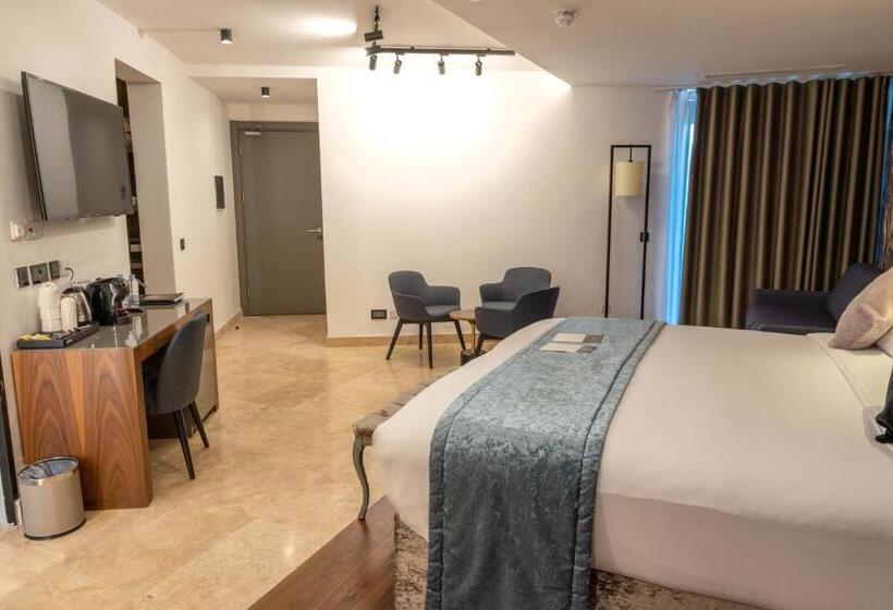 اتاق لوکس خانوادگی, The Village Boutique And Spa