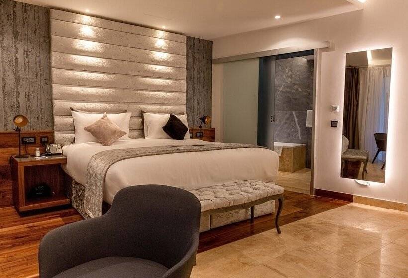 اتاق خانوادگی, The Village Boutique And Spa