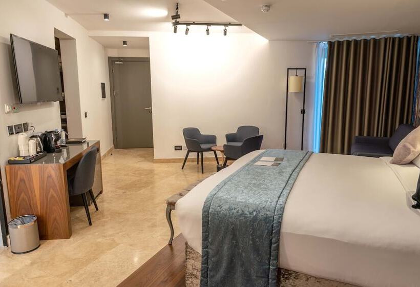 اتاق لوکس خانوادگی, The Village Boutique And Spa