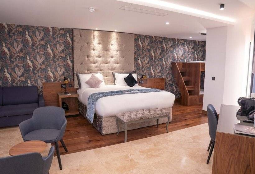 اتاق لوکس خانوادگی, The Village Boutique And Spa