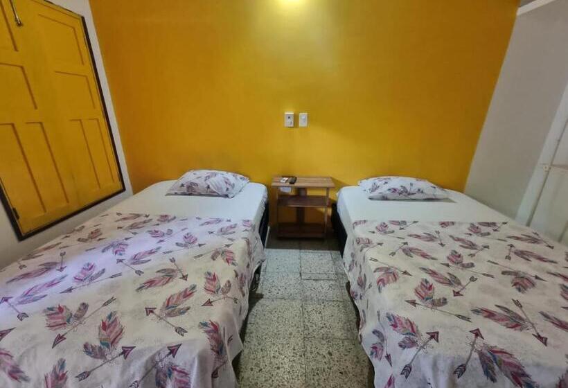 اتاق خانوادگی, Casa De Luna