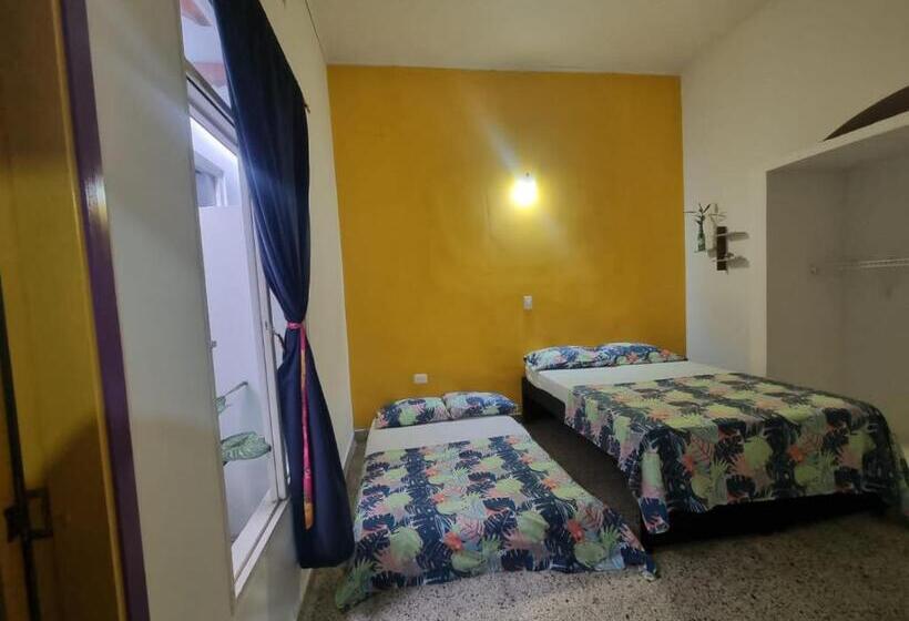 اتاق ساده سه‌ نفره, Casa De Luna