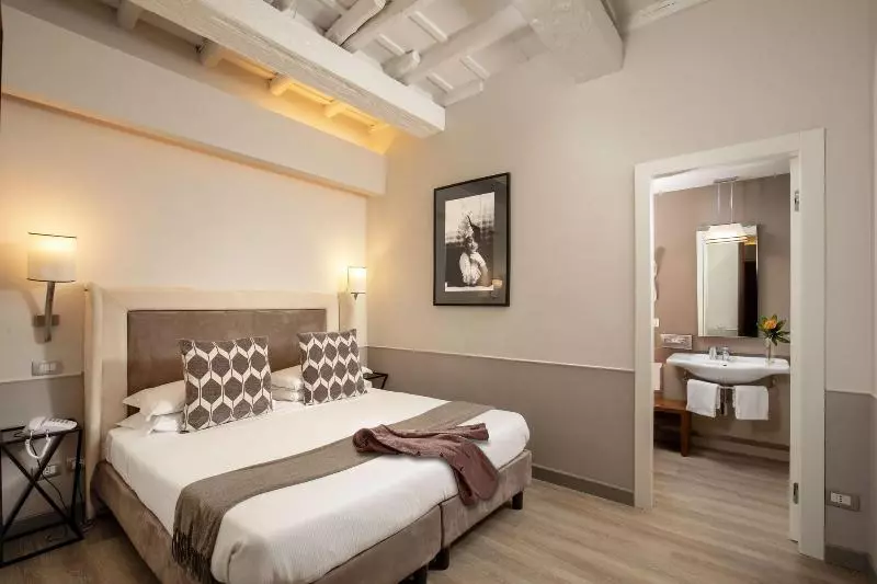 اتاق استاندارد, Condotti Palace