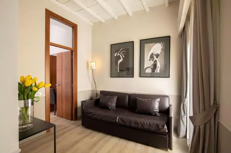 اتاق استاندارد, Condotti Palace