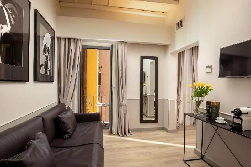 اتاق استاندارد, Condotti Palace