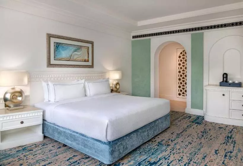Club Room King Bed, Al Habtoor Grand Resort, Autograph Collection