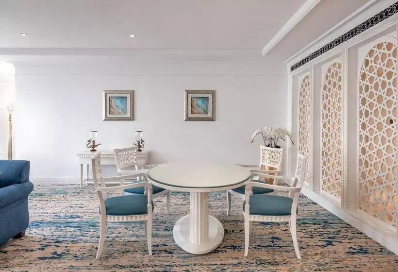 سوییت با چشم‌انداز پانوراما, Al Habtoor Grand Resort, Autograph Collection