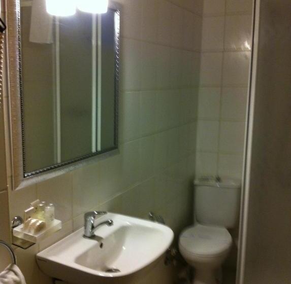 اتاق استاندارد سه نفره, Artiç