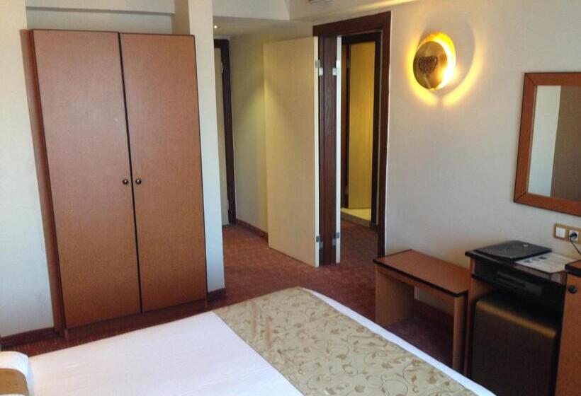 اتاق خانوادگی, Artiç