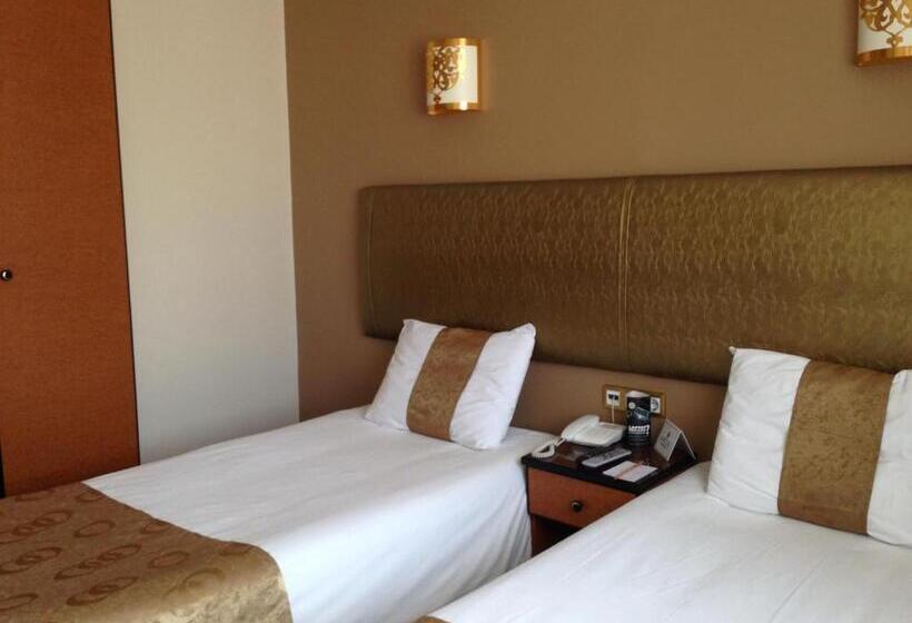 اتاق راحتی سه تخته, Artiç