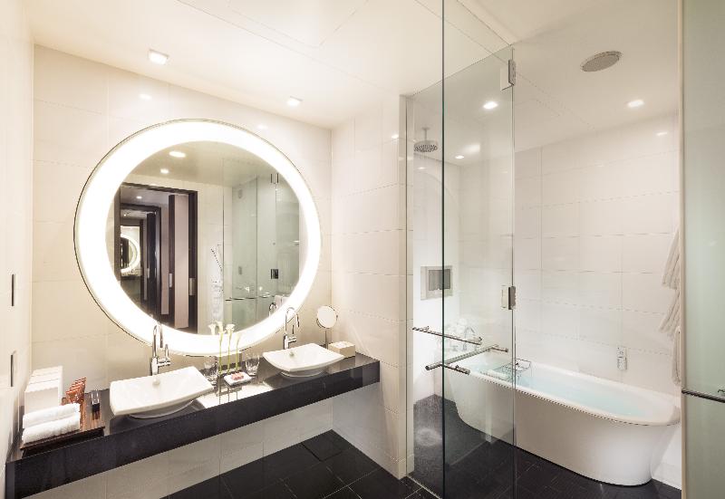 수피리어 룸, Elotia