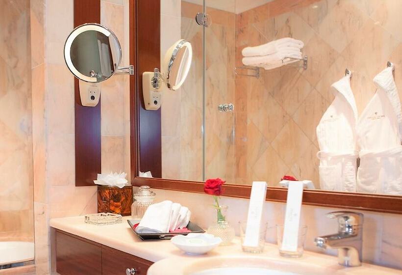 جناح مطلّ علي البحر, Grande Albergo Delle Rose