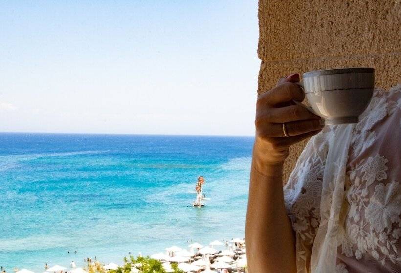 جناح مطلّ علي البحر, Grande Albergo Delle Rose