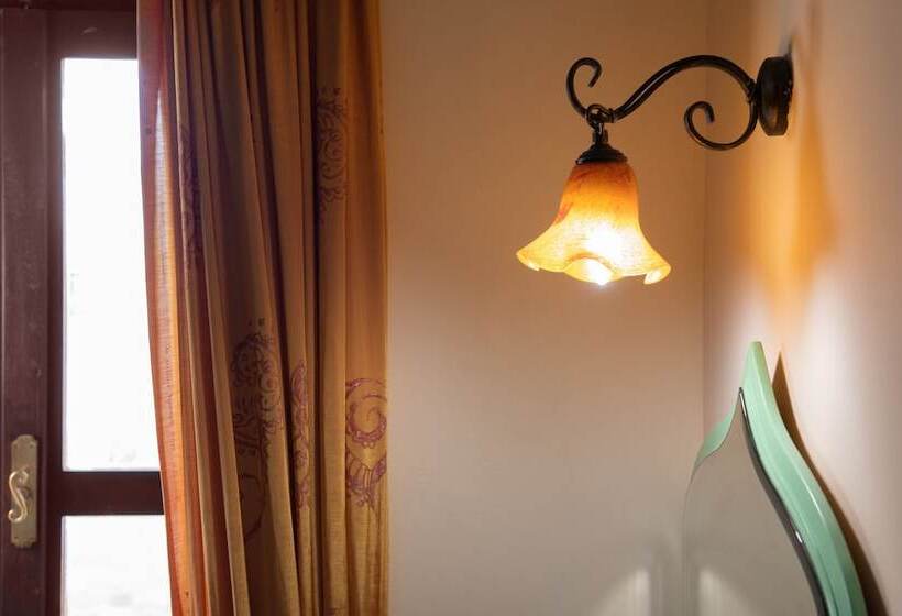 غرفة ديلوكس, Nikos Takis Fashion Boutique