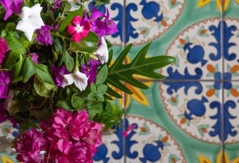 غرفة ديلوكس, Nikos Takis Fashion Boutique