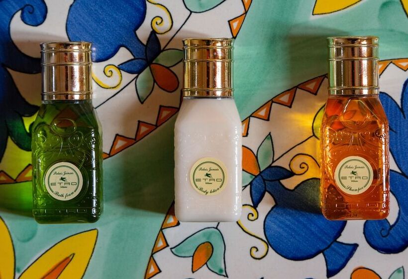 غرفة ديلوكس, Nikos Takis Fashion Boutique