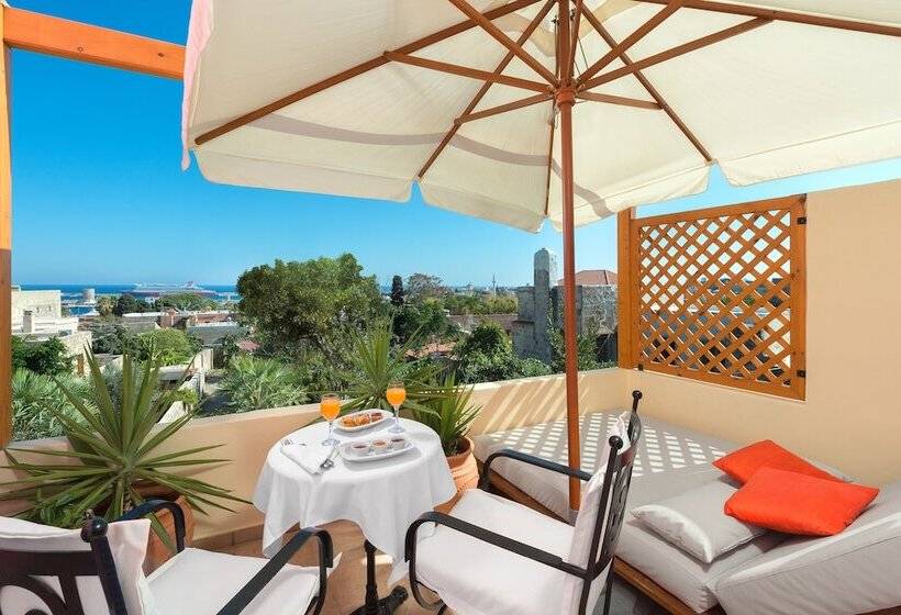 جناح ملكى, Nikos Takis Fashion Boutique