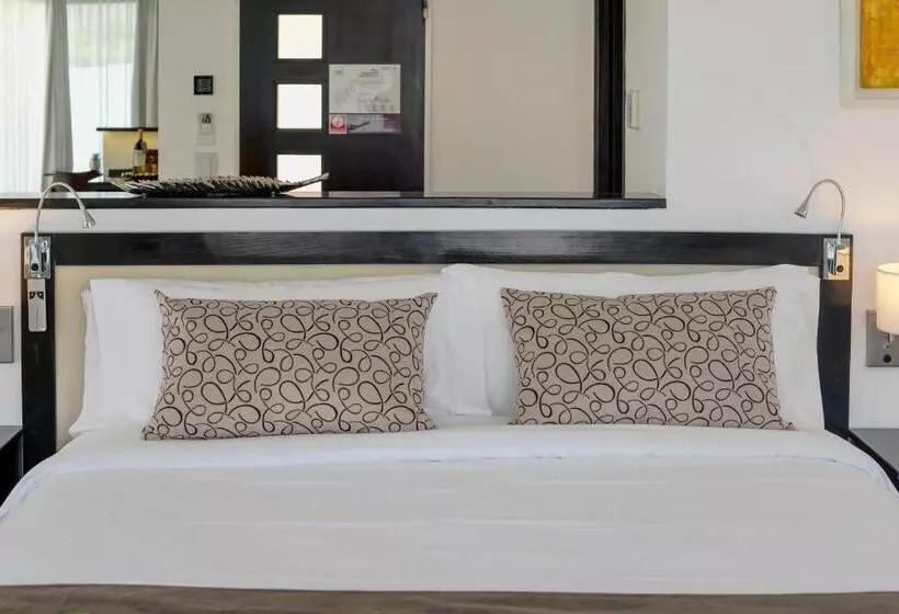 Suite with lake view, Potrero De Los Funes