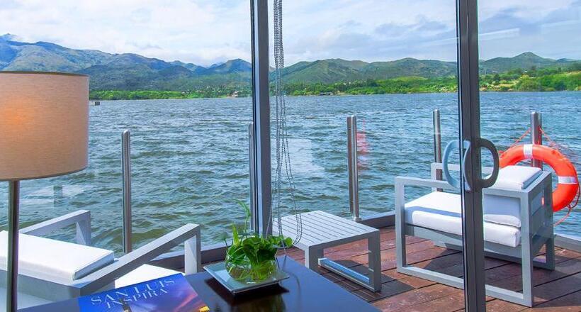 Suite with lake view, Potrero De Los Funes