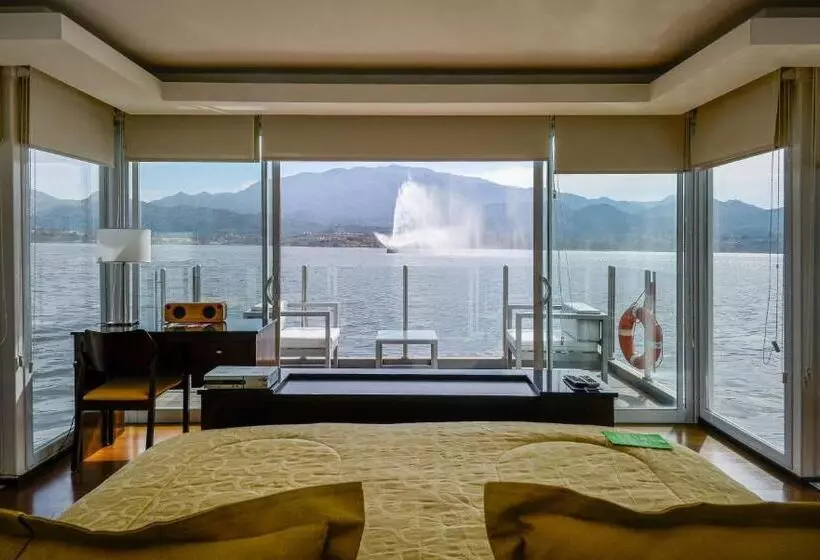 Suite with lake view, Potrero De Los Funes