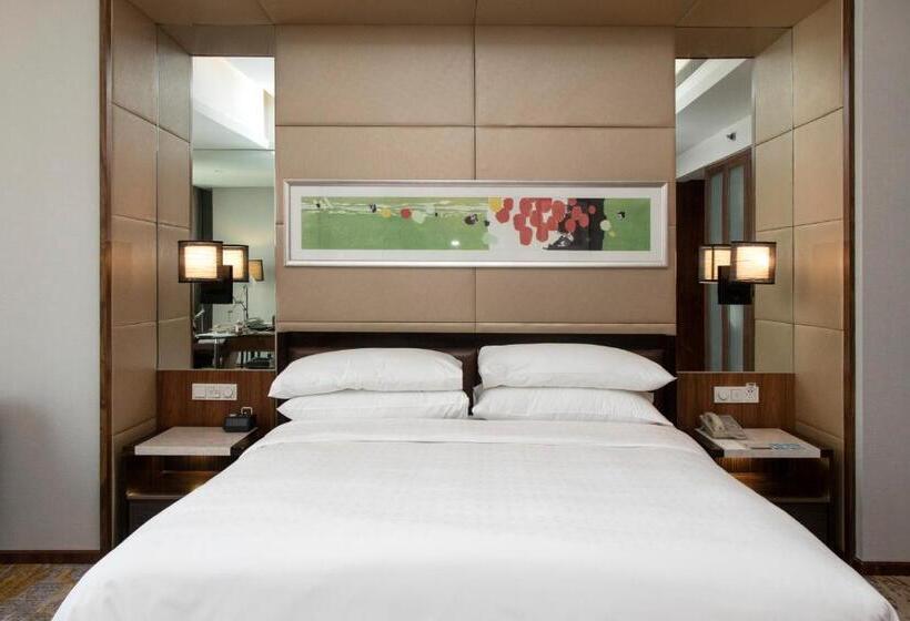 디럭스 룸 킹사이즈 침대, Sheraton Grand Shanghai Pudong Hotel & Residences