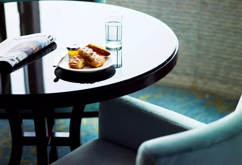 Executive-huone, Sheraton Grand Shanghai Pudong Hotel & Residences
