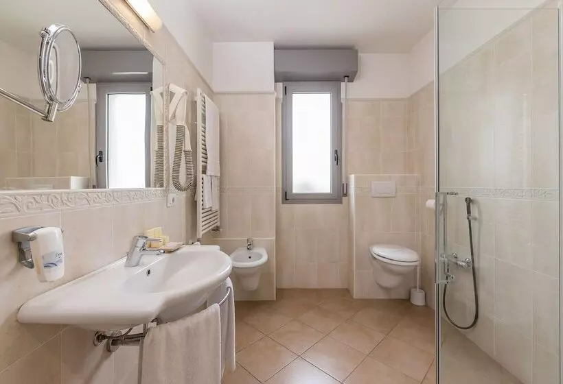 اتاق استاندارد سه نفره, Sovrana Hotel & Spa