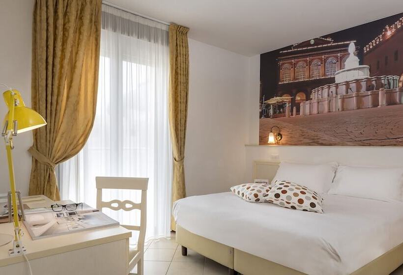 اتاق استاندارد سه نفره, Sovrana Hotel & Spa