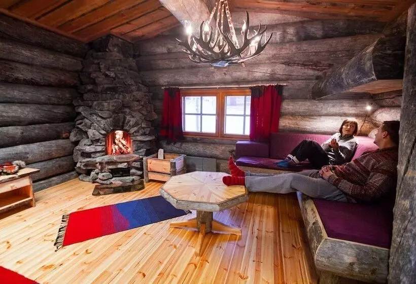 کلبه ییلاقی, Kakslauttanen Arctic Resort   Igloos And Chalets