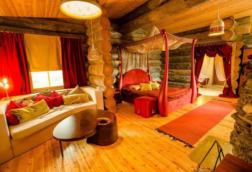 سوییت, Kakslauttanen Arctic Resort   Igloos And Chalets