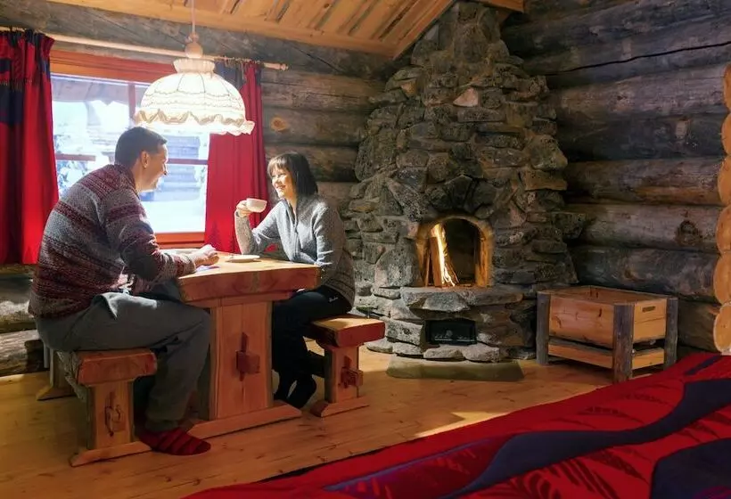 کلبه ییلاقی, Kakslauttanen Arctic Resort   Igloos And Chalets