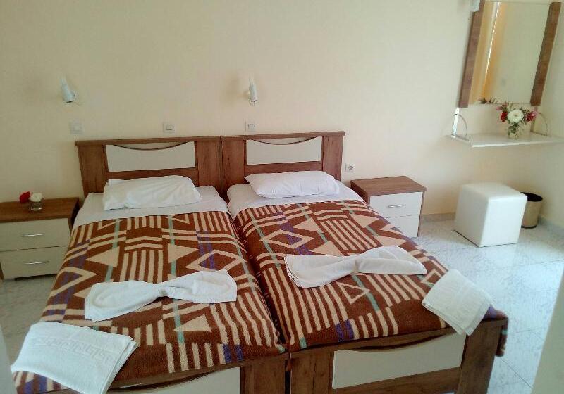 スタンダードルーム, Leonidas Hotel & Studios