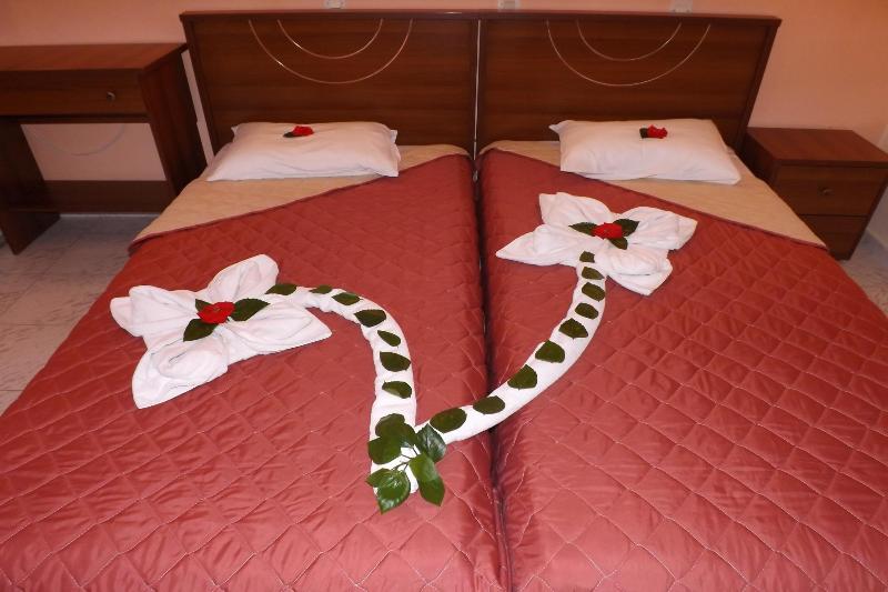 スタンダードスタジオ, Leonidas Hotel & Studios