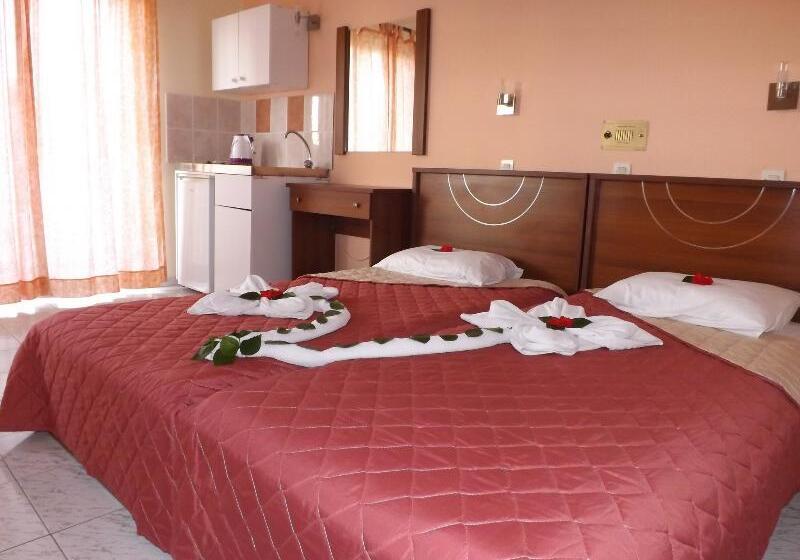 スタンダードスタジオ, Leonidas Hotel & Studios