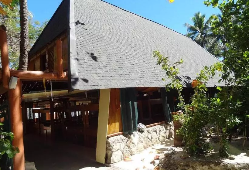 ルームシェアのワンベッド, Beachcomber Island Resort