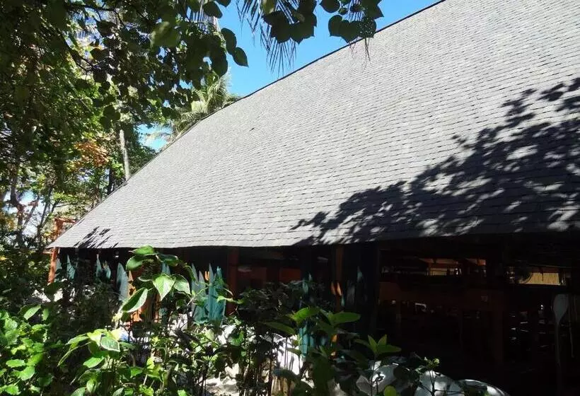 ルームシェアのワンベッド, Beachcomber Island Resort